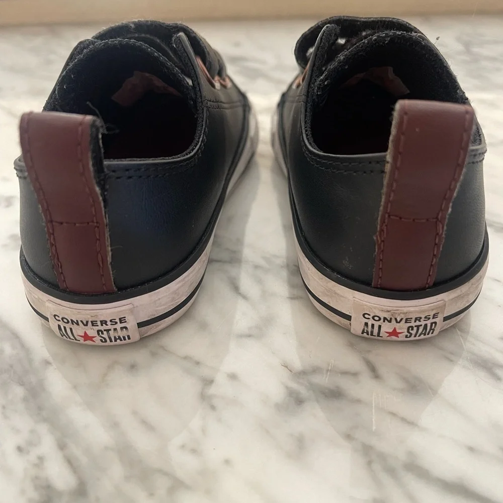 Converse Chuck Taylor All Star V2 Leather Sneakers - Black